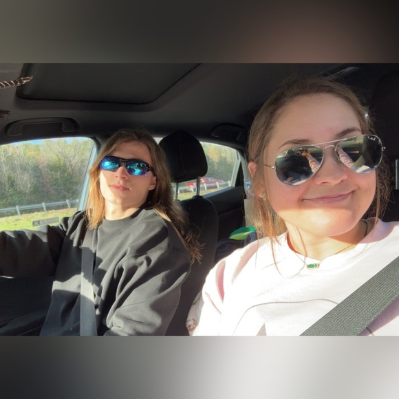 Meet your Posher, Taylor - Picture 5 of 6